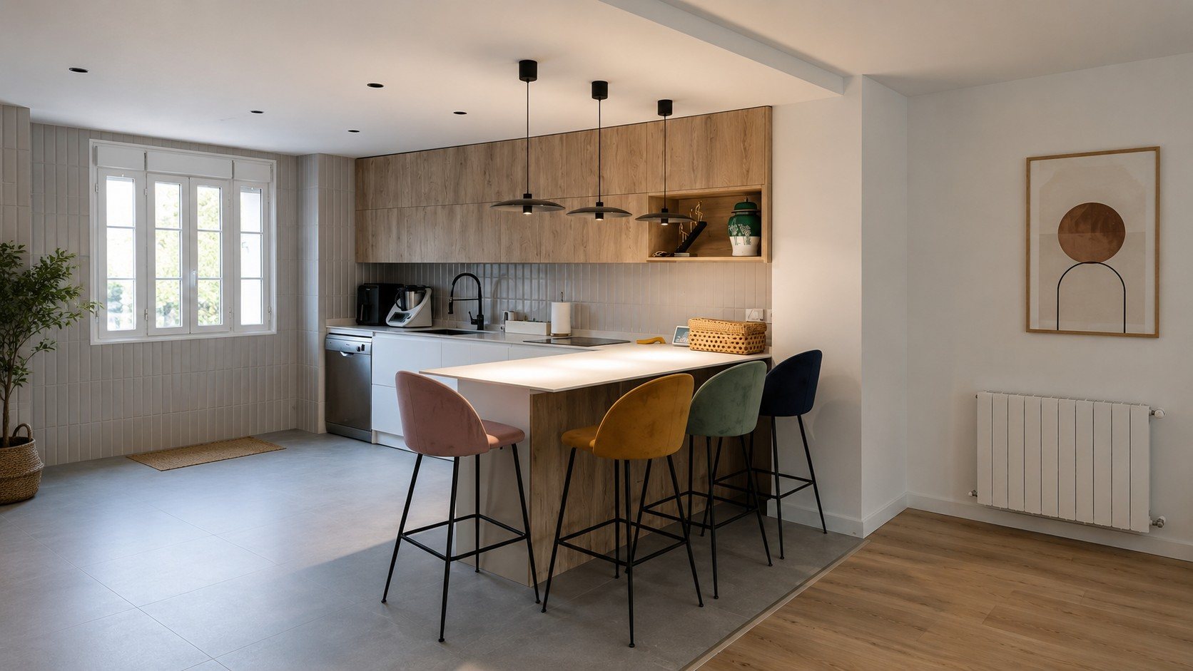 Cocina abierta tras la reforma integral de una vivienda en Aravaca, Madrid